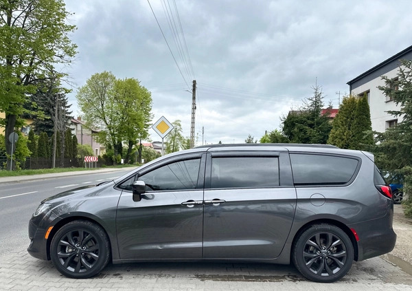 Chrysler Pacifica cena 108000 przebieg: 117000, rok produkcji 2018 z Olsztynek małe 781